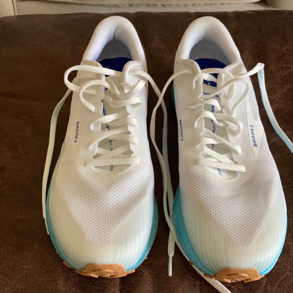 Brooks catamount trail running shoes men’s 10